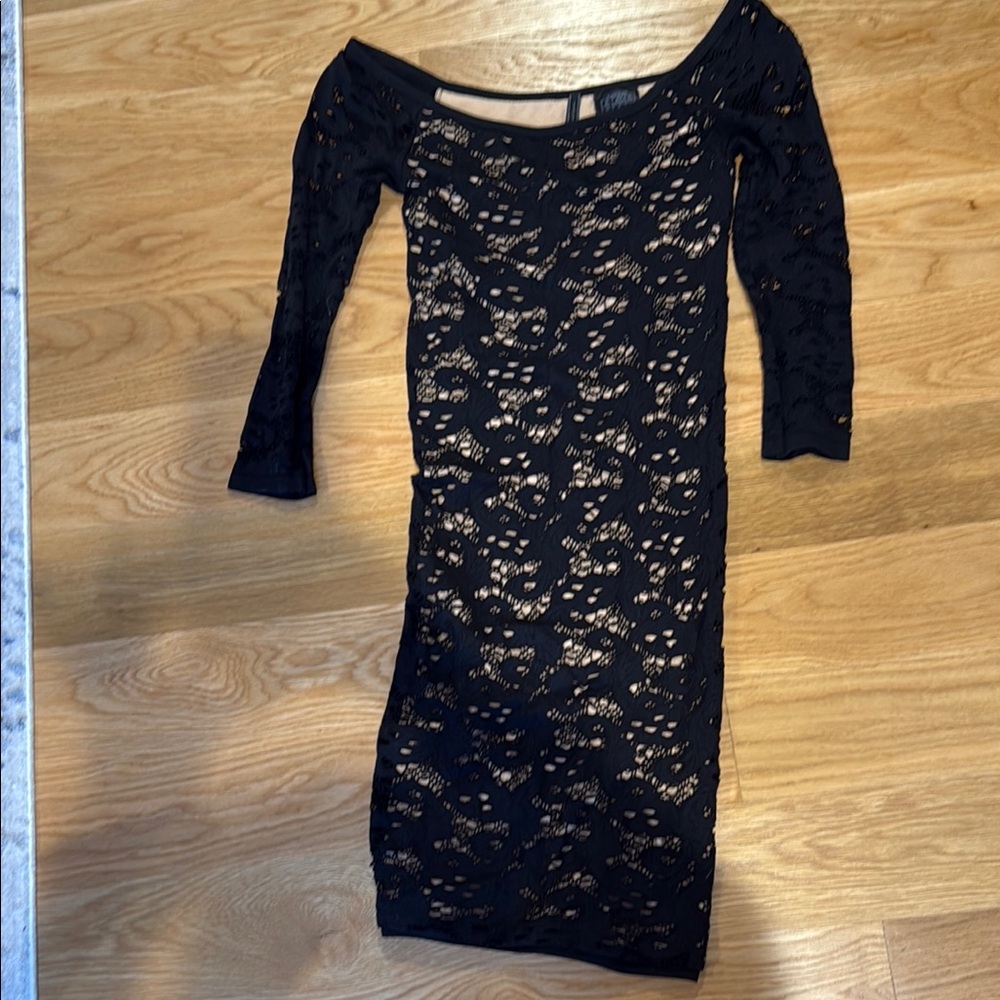 Guess Black Off-the-Shoulder Bodycon Dress